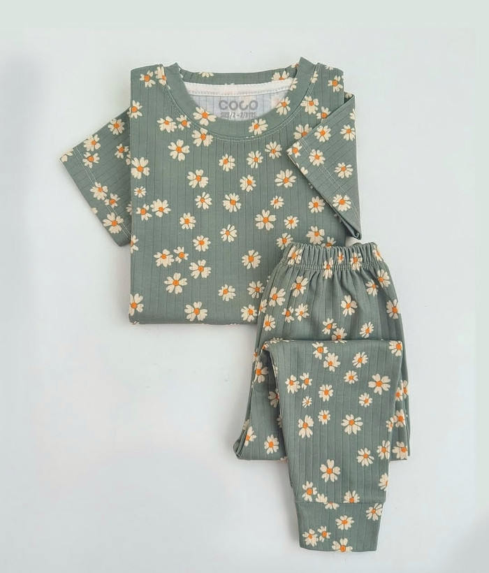 طرح بابونه با زمینه سبز